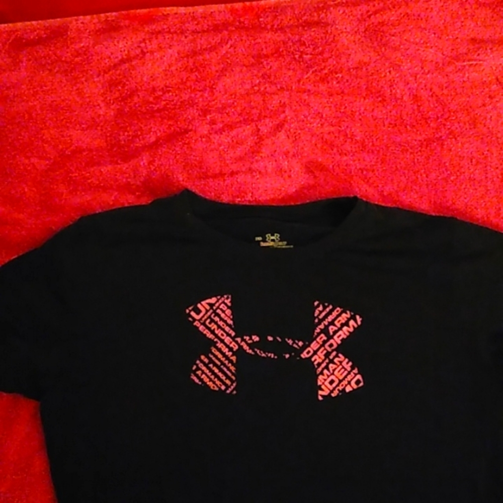 Under armor heat gear size xs black n pink